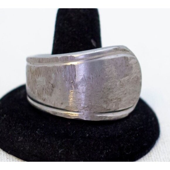 Size 11, Vintage Silver Tone Bulky Ring Size 11 - A23 - Picture 1 of 3